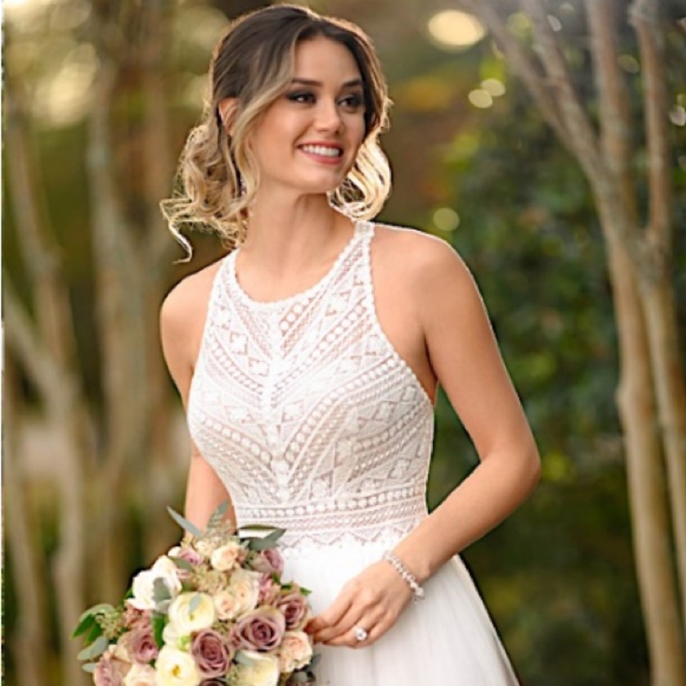 New. Never worn, never altered Stella York wedding dress.